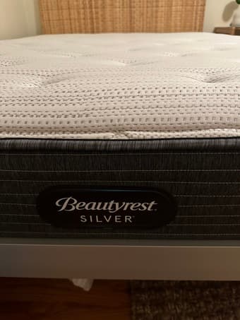 Queen Size Beautyrest Mattress (Excellent Condition) 1