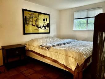 1B1B 10mins driving from Stanford 2
