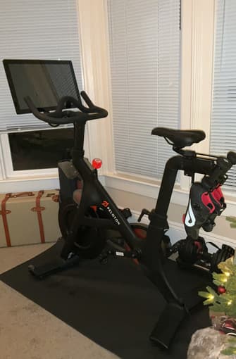Peloton (2019) 1