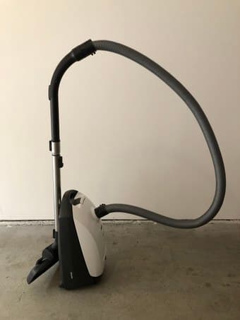 Miele Olympus 300 with accessories + bags 2