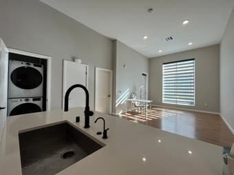 Bedroom w/ Ensuite in New & Spacious Apartment – Avail. Early Feb 2