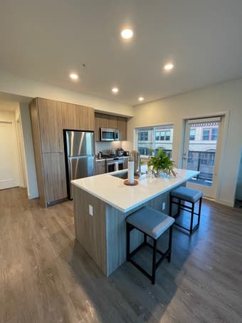 Single bedroom in 2BR 2BA apartment in Downtown Oakland 2