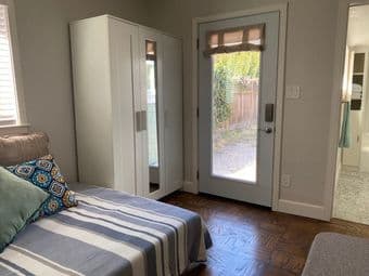 Cozy Studio in San Mateo 2