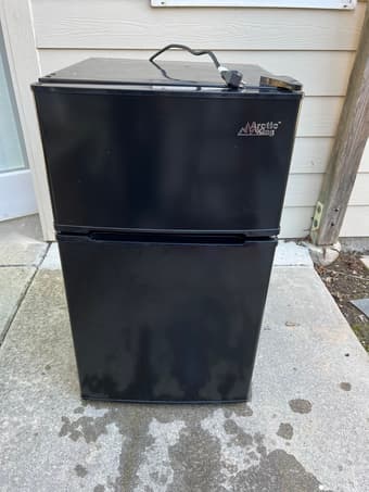 Arctic King 3.2cu ft mini freezer/refrigerator 1