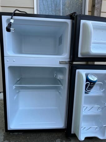 Arctic King 3.2cu ft mini freezer/refrigerator 2