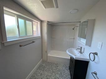 Cozy Studio Apartment - Available 1 Feb 3