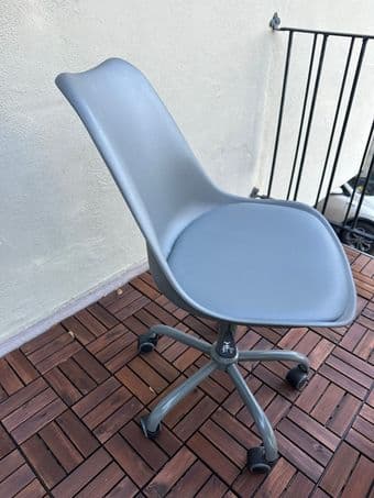 Microwave + Office chair 1