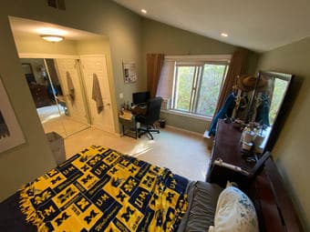 [Female] Gorgeous Bedroom with Private Bath in RWC (Feb 5 Move In) 1