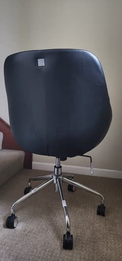 Black, Elegant Business Chair 2