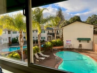Beautiful pool view 1BR apartment in Menlo Park 1