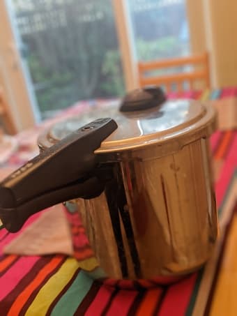 Stainless Pressure Cooker 7.5 lt 2