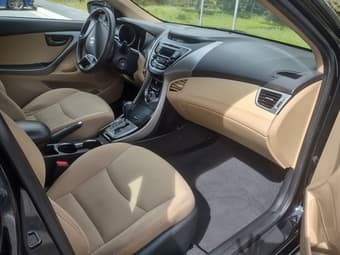 Selling 2013 Hyundai Elantra GLS 3