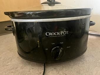 Crock pot/slow cooker for sale, pick up at McFarland 1