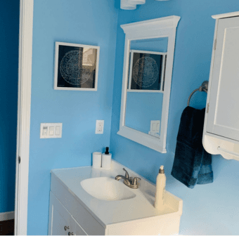 Studio, fully furnished, kitchenette, private bathroom & entrance 3