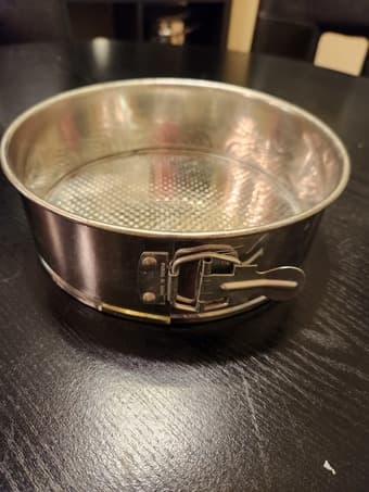 Aluminum springform pan 1