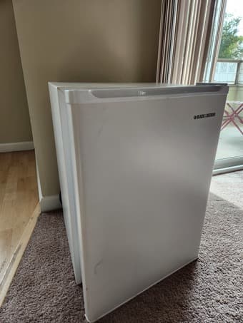 Mini Fridge 1