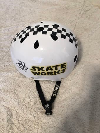 Longboard, helmet, pads 3