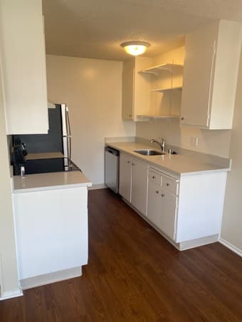 Spacious 1B-1B Apartment with swimming pool access near Stanford 2