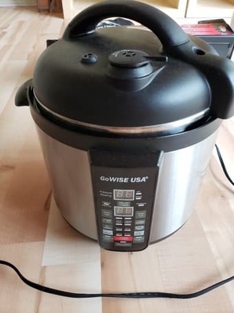 unused GoWISE 6-Quart Pressure Cooker 1