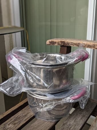 New stainless steel pot set (3) 1