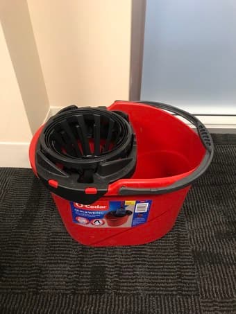 Urgent: an underused cloth mop set 1