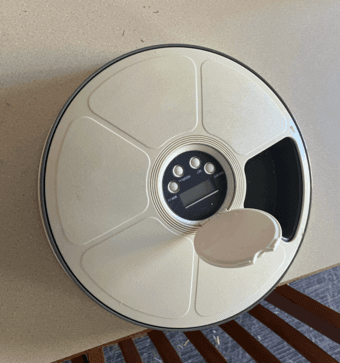 Automatic pet feeder 1