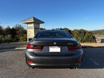 Looking for a car? Selling a 2021 BMW 3 series 330xe! 2