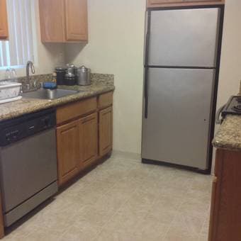 Room to rent in calm Menlo Park neighborhood - close to 101 3
