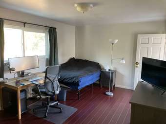Room with a private entrance in a 4bed/2bath house 3