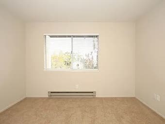 Private room available June 1 in Palo Alto apartment 1