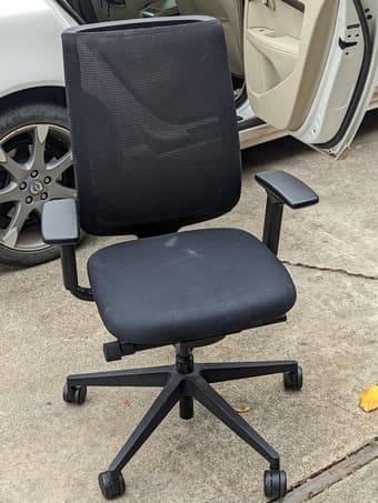 Office chair steelcase, originally $400 1