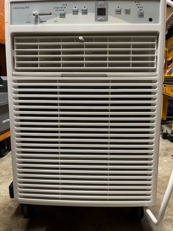 Air conditioner FRIGIDAIRE FFRS1022R1 10000 BTU 1