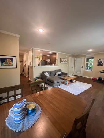Master bedroom + ensuite bath in 2bd/2ba Stanford West [female] 3