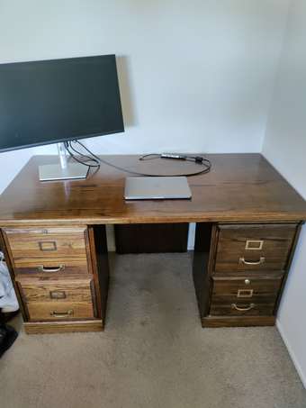 Wood Desk - Excellent conditions 1