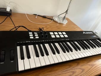 Alesis V49 Midi Keyboard Controller 1