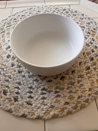 Set of white stoneware plates 2