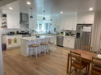 Room in Redwood City (July-September) 1