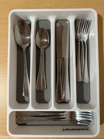 Madesmart Drawer Organizer + free utensils 1