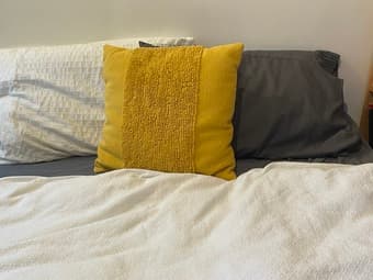 Move Out Sale: Bedding, linen, sheets, door mat, towels, pillows .... 1