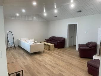 Single room (190 sqft) in a 4 bedroom apartment - 2.5 month rental 2