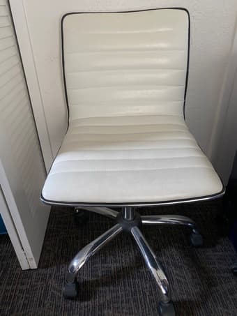 White leather chair great condition $30 1