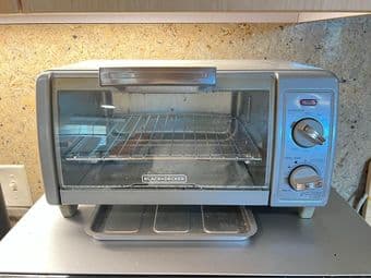 Black and Decker Toaster Oven 1