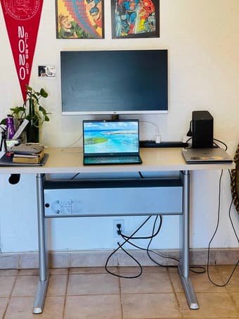 Herman Miller Hydraulic StandingDesk - Clearance 2