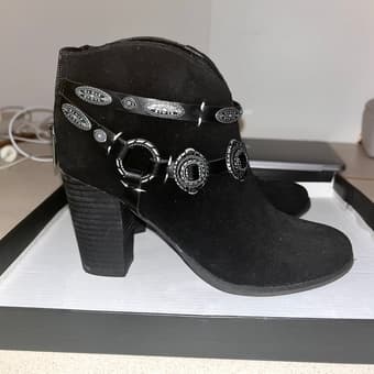 NEW size 6 mid-heel black ankle boots 1
