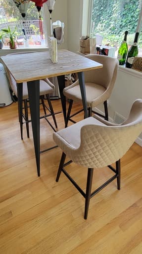 Bar table + 3 comfortable, cushioned bar seats 2