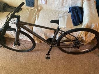 BRAND NEW GIANT ESCAPE 3 DISK HYBRID BIKE 1