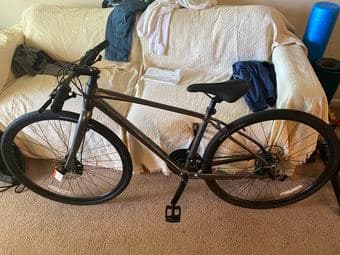BRAND NEW GIANT ESCAPE 3 DISK HYBRID BIKE 3