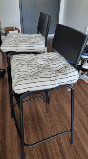 2x bar stools 1