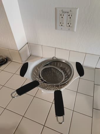 Steel salad bowls, baking trays, plastic colander and steel strainers 2
