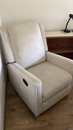 Reclinable nursing chair 1
